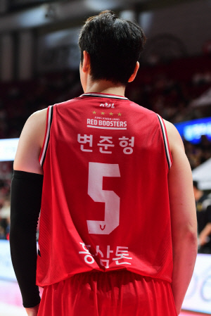 "이렇게 빨리 할 지 저도 몰랐어요" 전격 FA 계약 변준형. 그가 밝힌 FA계약 비하인드 "인덕이 형보다 더 빨리 할 걸"