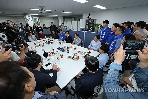 (서울=연합뉴스) 임화영 기자 = 더불어민주당 정원오 서울시장 후보가 19일 서울 양천구 목동6단지 재건축정비사업조합에서 열린 간담회에서 발언하고 있다. 2026.5.19 hwayoung7@yna.co.kr