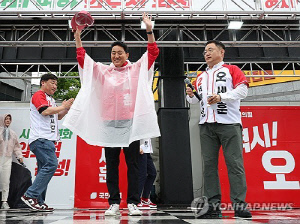 [24시 동행취재] 강북 먼저 파고든 오세훈…"정원오에 단 한 표도 주지말라"