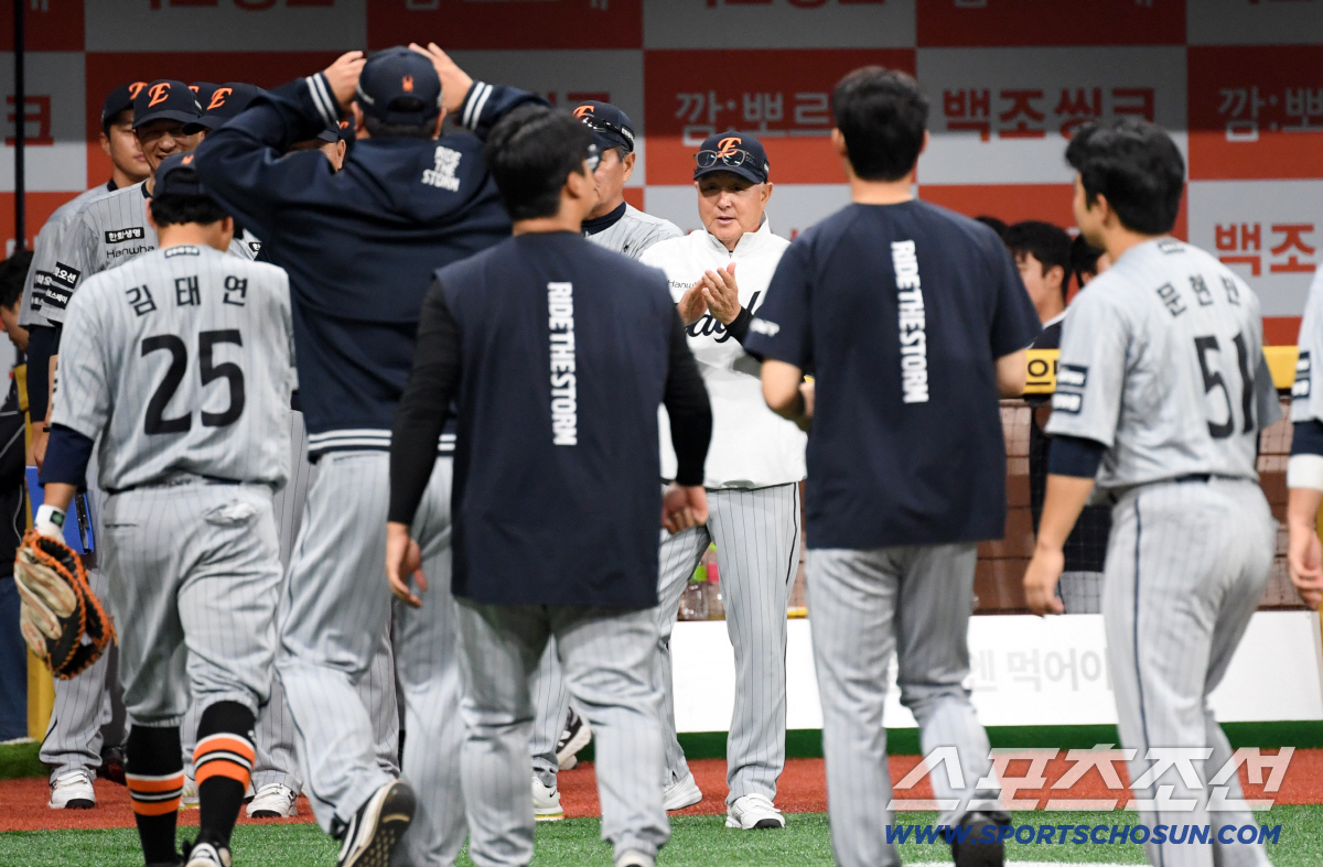 14일 서울 고척스카이돔에서 열린 키움과 한화의 경기. 승리한 한화 김경문 감독이 기뻐하고 있다. 고척=박재만 기자 pjm@sportschosun.com/2026.05.14/