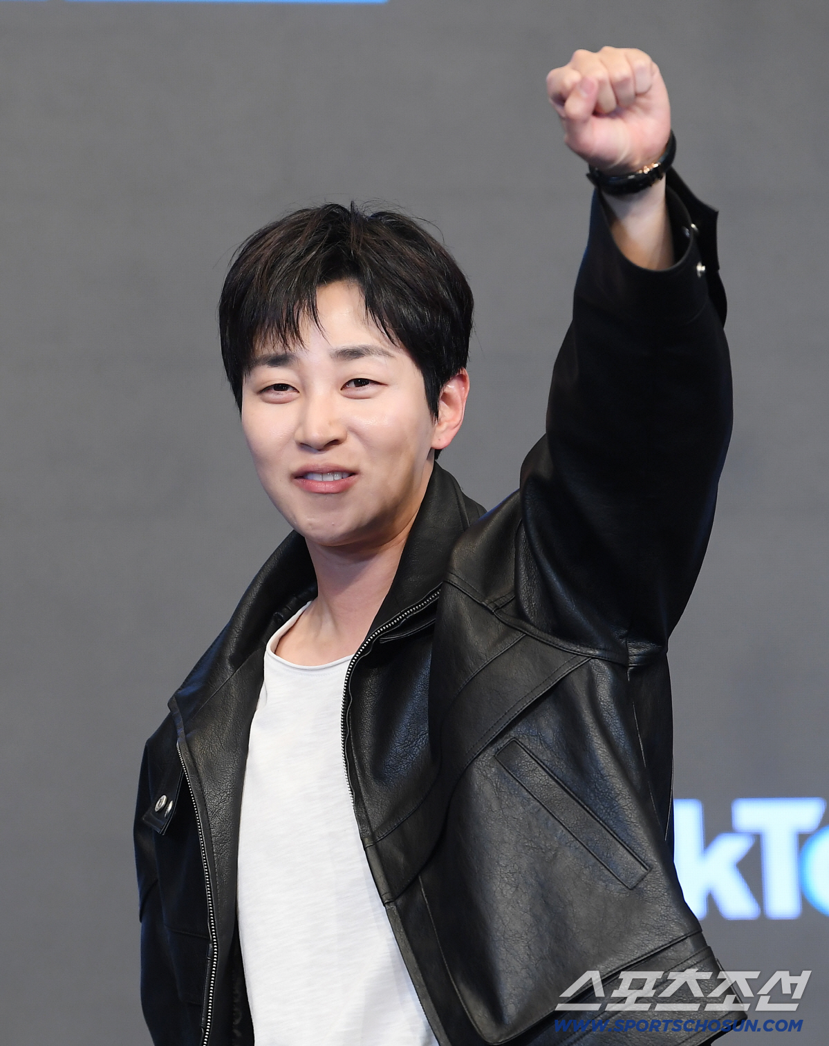 틱톡 예능 '티키티키 타카타카 토크토크쇼' 제작발표회가 21일 오전 서울 신도림 더링크호텔에서 열렸다. 딘딘이 포즈 취하고 있다. 정재근 기자 cjg@sportschosun.com/2026.5.21