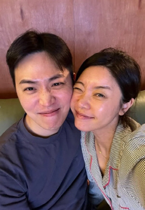 ‘이동하♥’ 소진, 마흔에 찾은 행복 “남편 고양이 두 마리면 돼” 달달 생일 근황