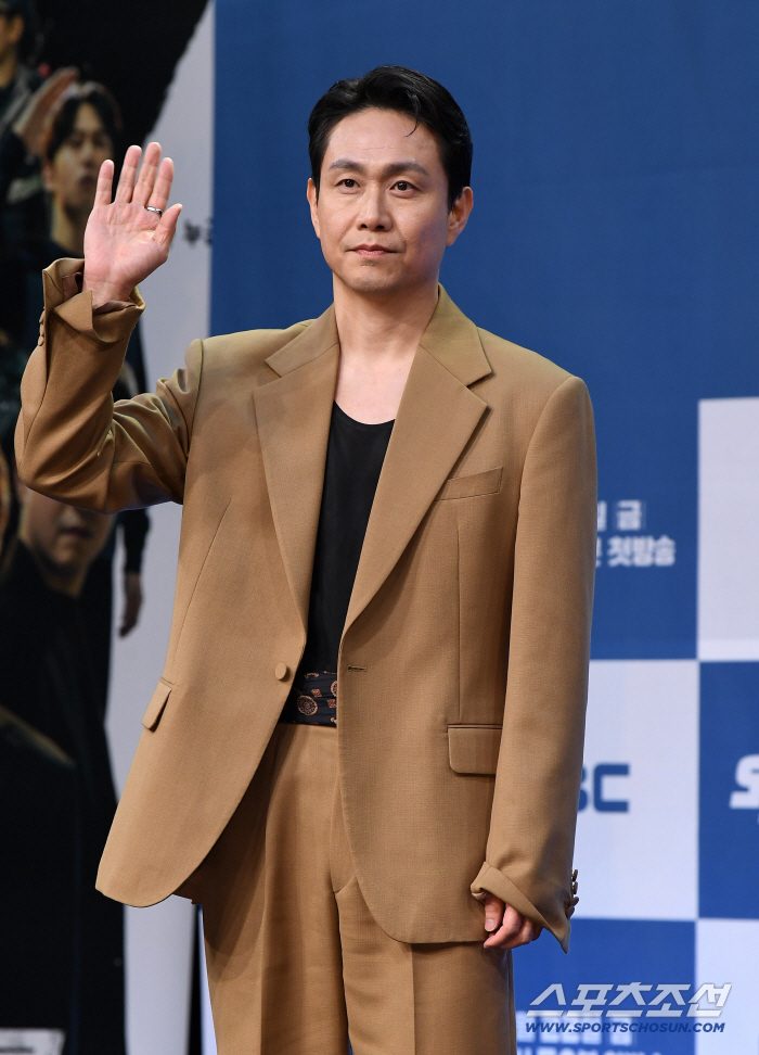 '오십프로' 오정세 "6개월간 재활운동으로 다져진 몸, 新인간병기 탄생"