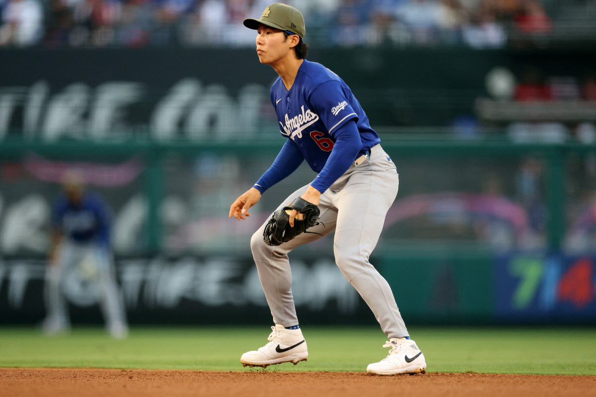 ANAHEIM, CALIFORNIA - MAY 16: Hyeseong Kim #6 of the Los Angeles Dodgers plays second base during a game against the Los Angeles Angels at Angel Stadium of Anaheim on May 16, 2026 in Anaheim, California. Sean M. Haffey/Getty Images/AFP (Photo by Sean M. Haffey / GETTY IMAGES NORTH AMERICA / Getty Images via AFP)