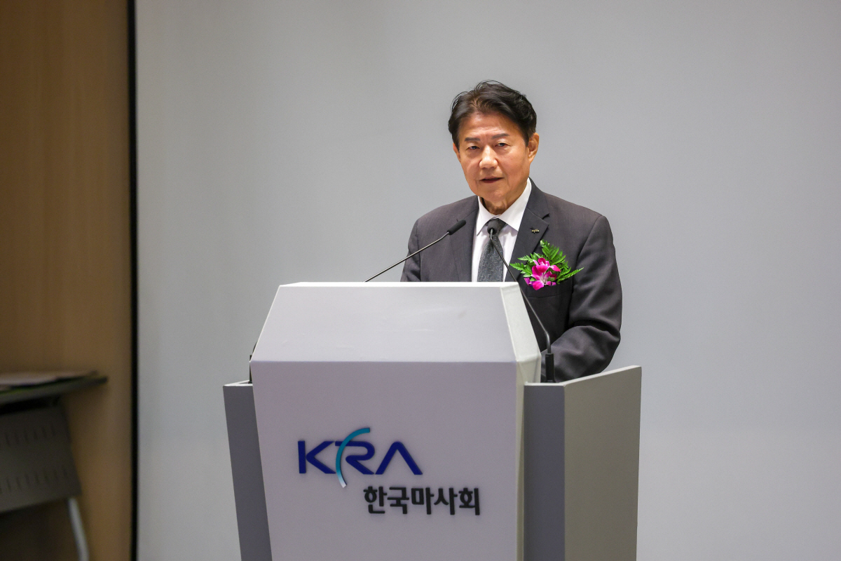 우희종 회장이 20일 열린 '제104주년 경마의 날' 기념식에서 기념사를 하고 있다. 사진제공=한국마사회