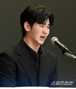 김수현, 1년 마녀사냥에서 벗어났다…"故김새론과 미성년자 교제 사실無"