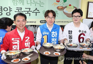[르포] "전재수와 손발"·"정부·여당 견제"…부산북갑 민심 `팽팽`