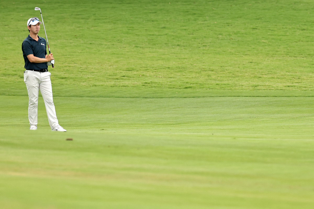 MCKINNEY, TEXAS - MAY 21: S.Y. Noh of the Republic of Korea watches a shot on the 18th hole during the first round of THE CJ CUP Byron Nelson 2026 at TPC Craig Ranch on May 21, 2026 in McKinney, Texas. Stacy Revere/Getty Images/AFP (Photo by Stacy Revere / GETTY IMAGES NORTH AMERICA / Getty Images via AFP)