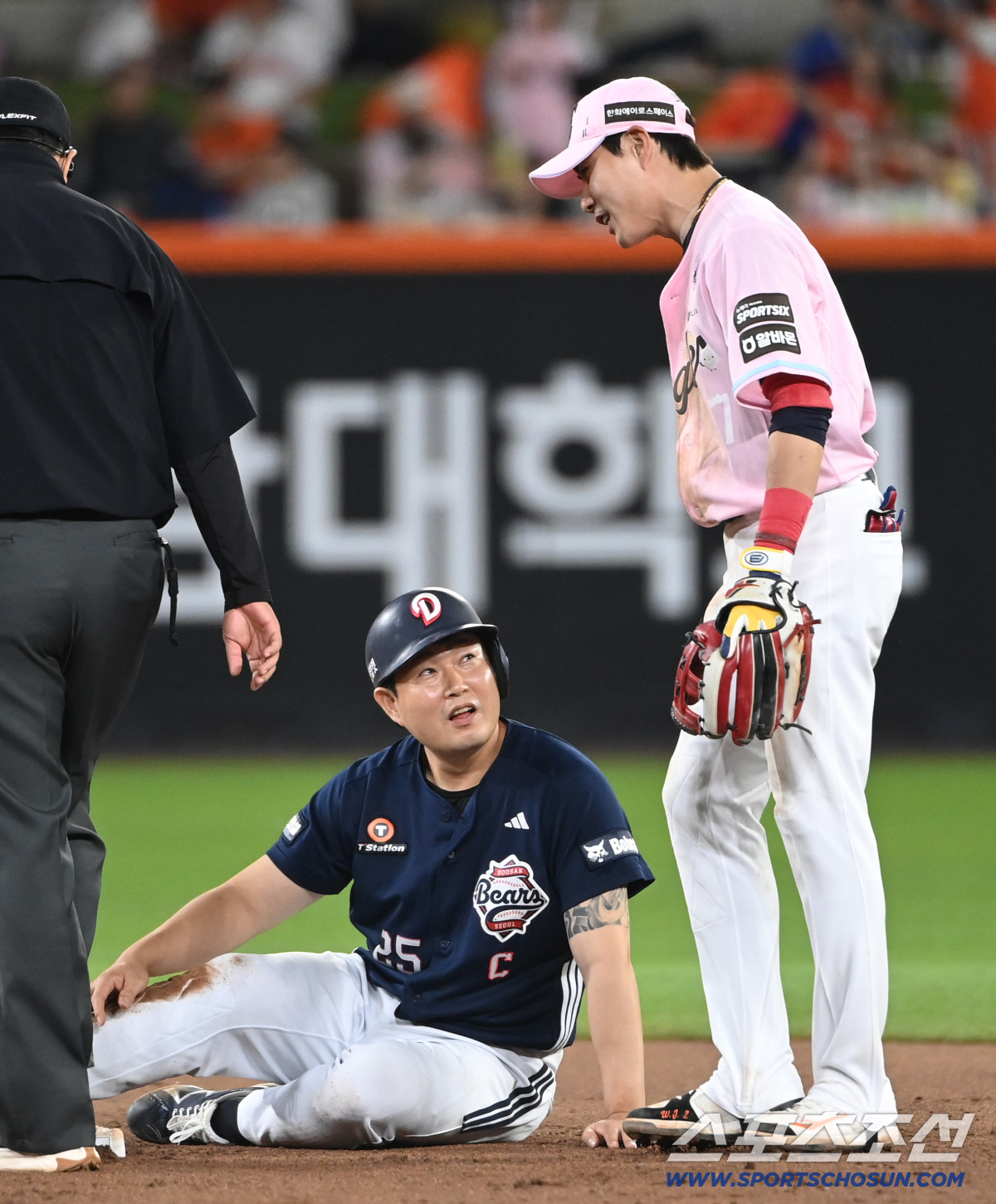 심우준과도 특유의 미소로 대화를