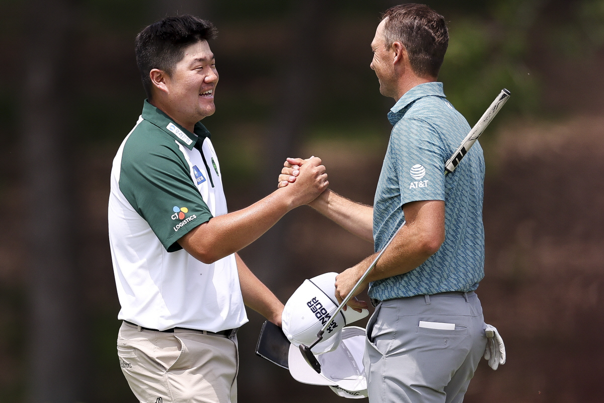 MCKINNEY, TEXAS - MAY 22: Sungjae Im of South Korea and Jordan Spieth of the United States shake hands on the ninth hole green after finishing the second round of THE CJ CUP Byron Nelson 2026 at TPC Craig Ranch on May 22, 2026 in McKinney, Texas. (Photo by Mike Mulholland/Getty Images for The CJ Cup)