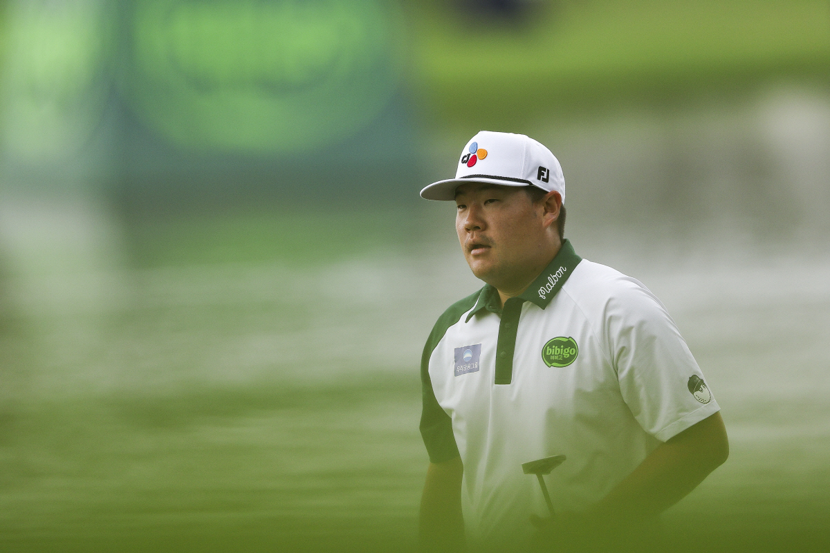 MCKINNEY, TEXAS - MAY 22: Sungjae Im of South Korea walks off the 15th hole green during the second round of THE CJ CUP Byron Nelson 2026 at TPC Craig Ranch on May 22, 2026 in McKinney, Texas. (Photo by Mike Mulholland/Getty Images for The CJ Cup)
