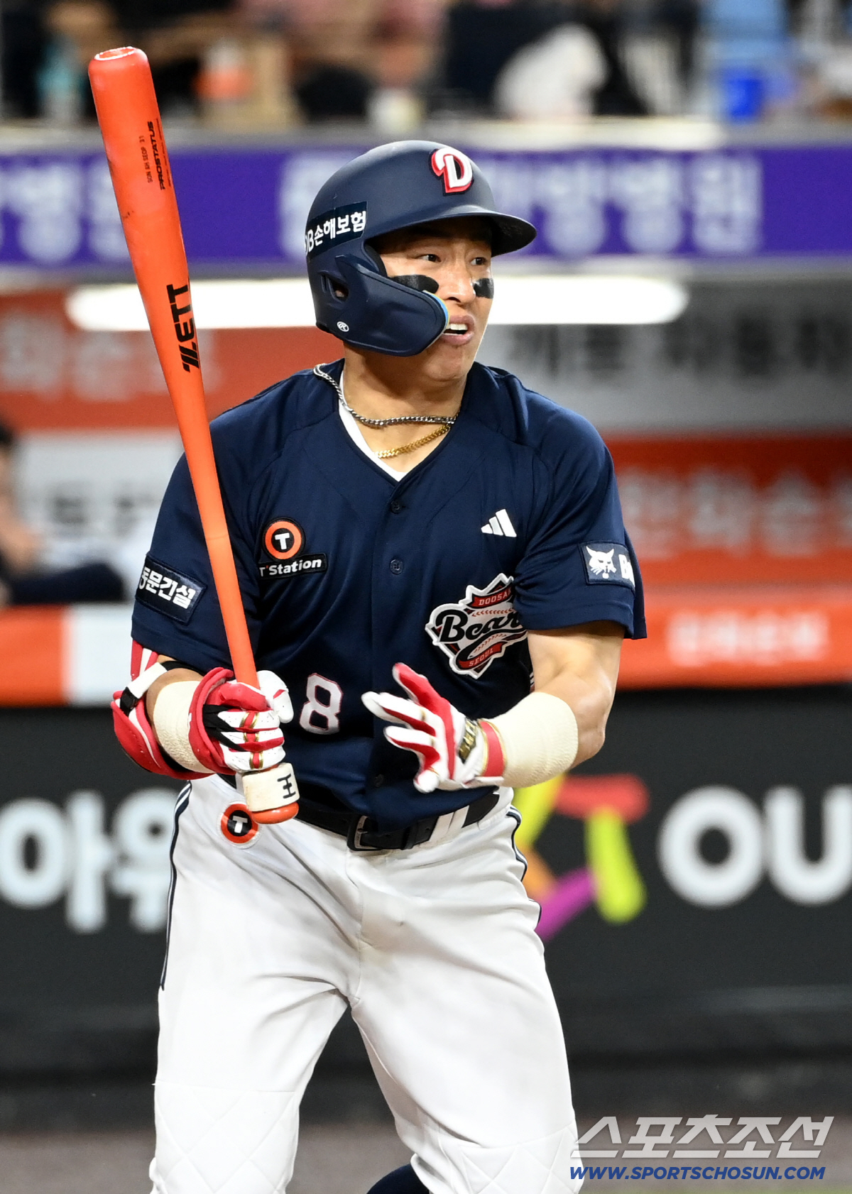 7회초 무사 1루 손아섭이 안타를 치고 있다.