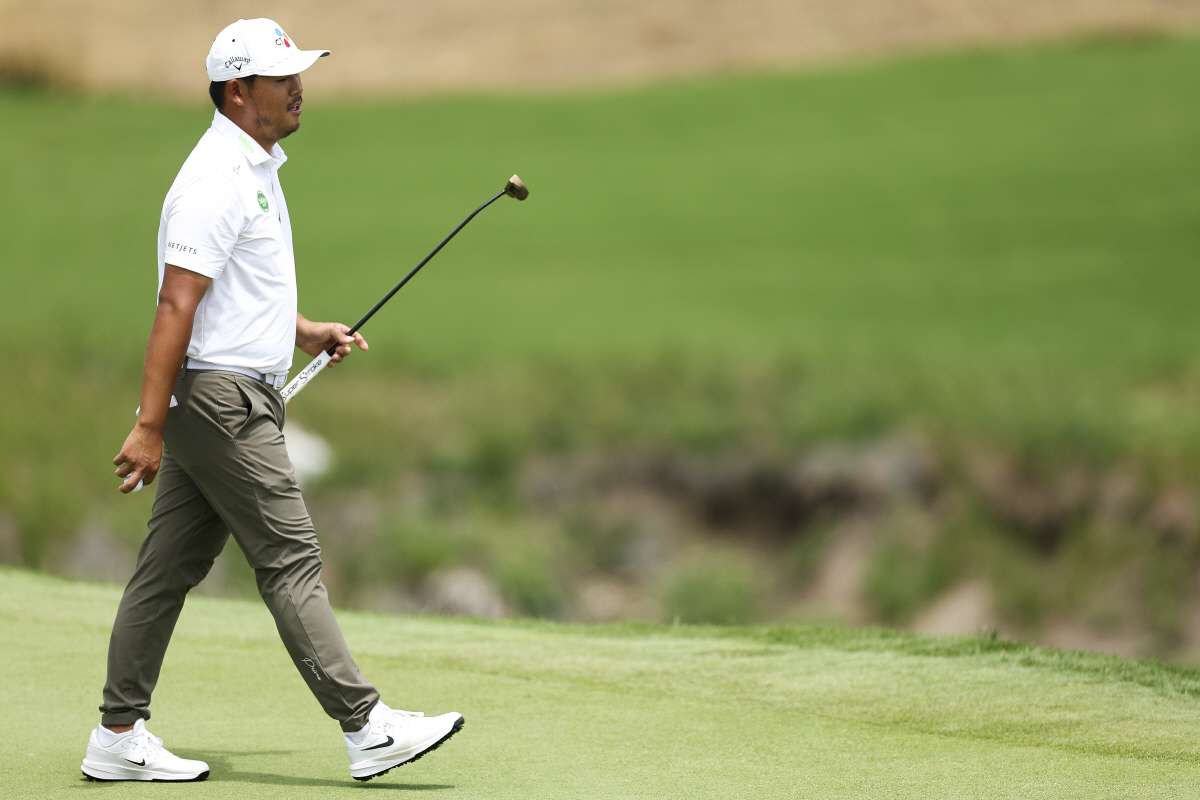 MCKINNEY, TEXAS - MAY 22: Si Woo Kim of South Korea reacts to a putt on the seventh hole during the second round of THE CJ CUP Byron Nelson 2026 at TPC Craig Ranch on May 22, 2026 in McKinney, Texas. (Photo by Mike Mulholland/Getty Images for The CJ Cup)
