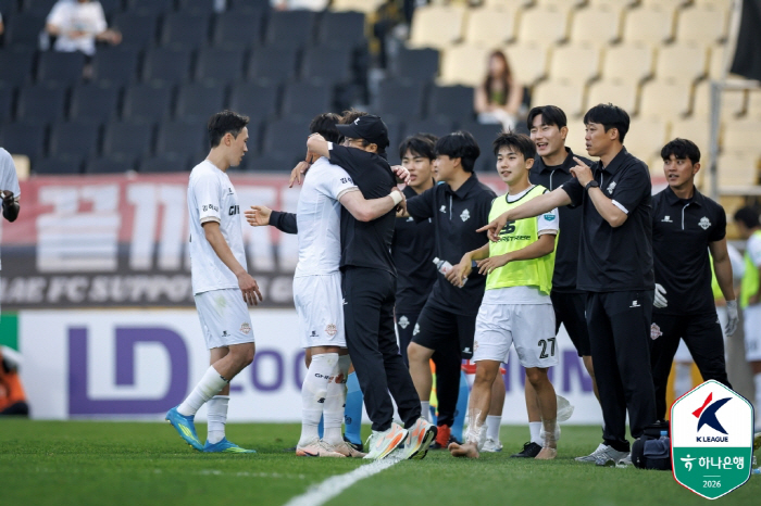 '행운의 골 터졌다!' 김해, 드디어 K리그2 첫 승 신고...전남 상대 1-0 승리[K리그2 리뷰]