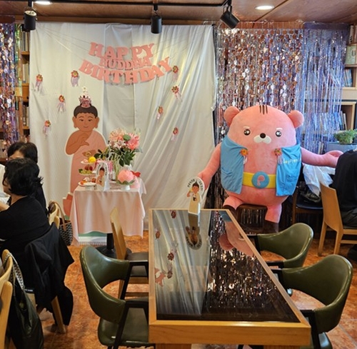 [소셜＋] 석탄일의 '힙한' 진화… MZ 사로잡은 부처님 '생신 카페'