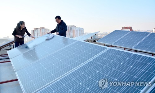 (서울=연합뉴스 자료사진) 북한 대외선전매체 '내나라'가 2023년 5월 소개한 평천구역 주민의 태양광 발전체계 도입 사례. 2026.5.24 ['내나라' 홈페이지 캡처. 재판매 및 DB 금지] nkphoto@yna.co.kr
