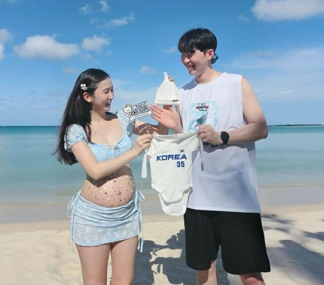 ‘문경찬♥’ 박소영, 자연임신 만삭 D라인 배에 스티커 꾸미기 대성공