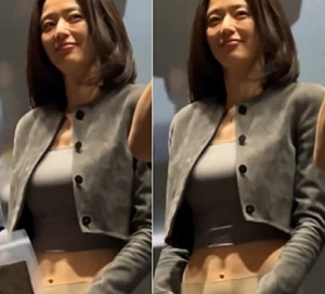 전지현, 크롭티 사이 선명한 11자 복근…44세 두 아들맘 안믿겨