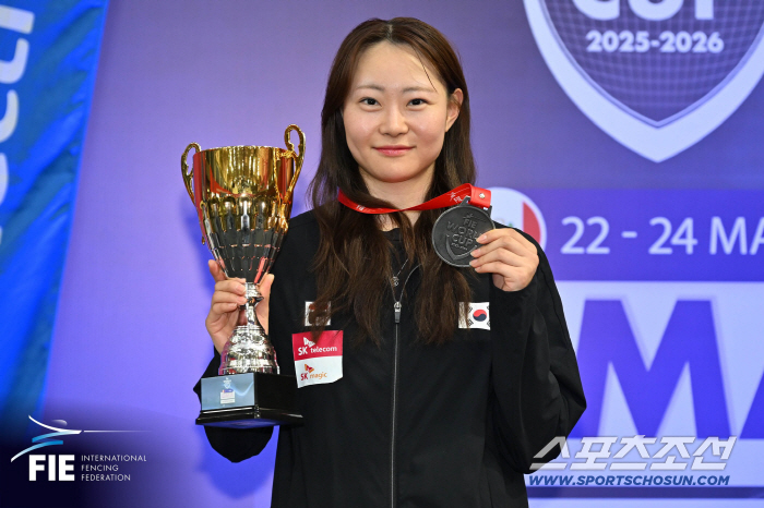 "파리銀X세계57위X2000년생 최세빈의 피스트 반란!" 세계3-4위 꺾고 리마 女사브르월드컵 첫 준우승 쾌거!