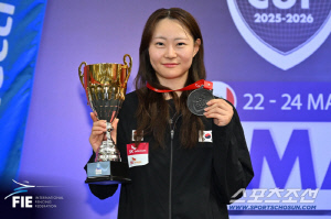 "파리銀X세계57위X2000년생 최세빈의 피스트 반란!" 세계3-4위 꺾고 리마 女사브르월드컵 첫 준우승 쾌거!