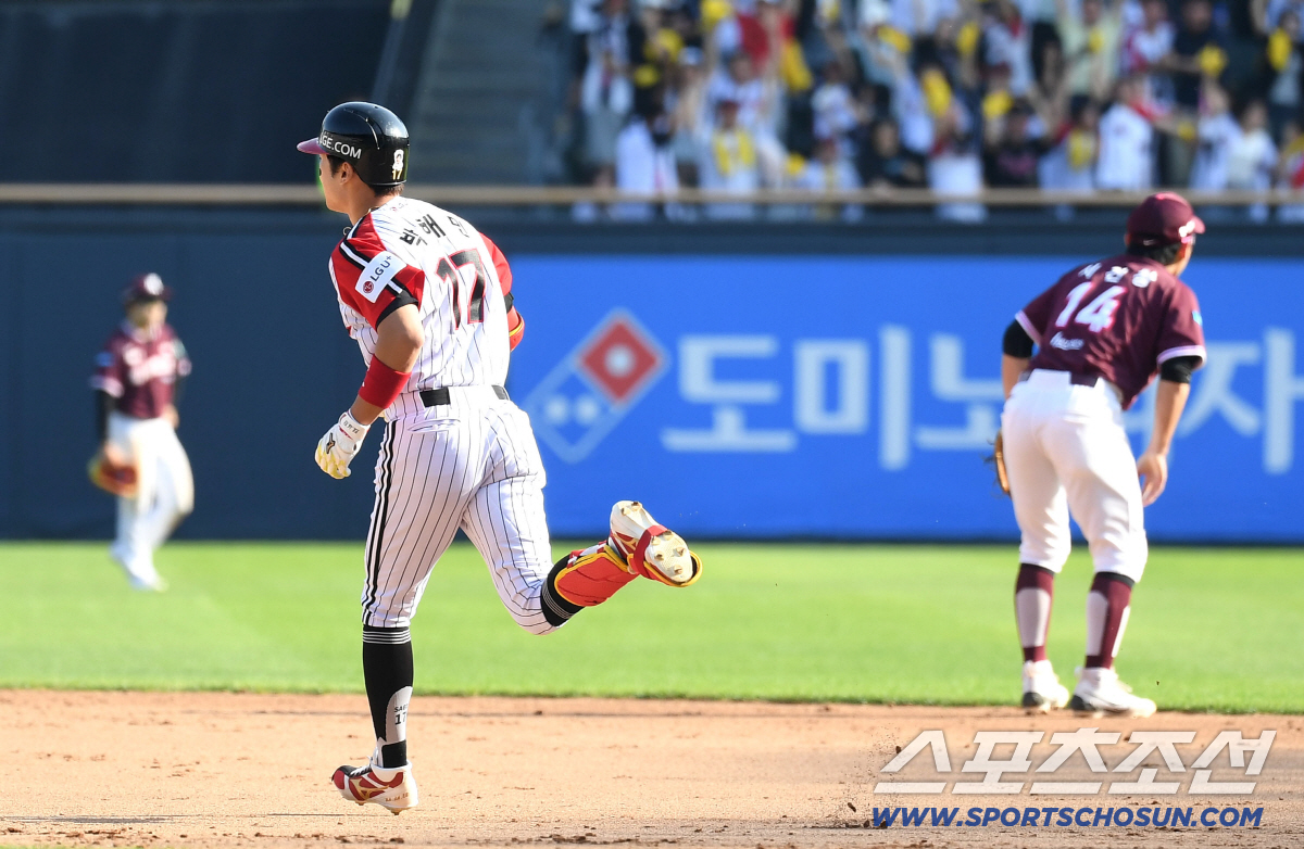 24일 잠실구장에서 열린 LG와 키움의 경기. 9회말 2사 1, 2루. LG 박해민이 키움 유토를 상대로 끝내기 3점 홈런을 날렸다. 그라운드를 돌고 있는 박해민. 잠실=송정헌 기자 songs@sportschosun.com/2026.05.24/