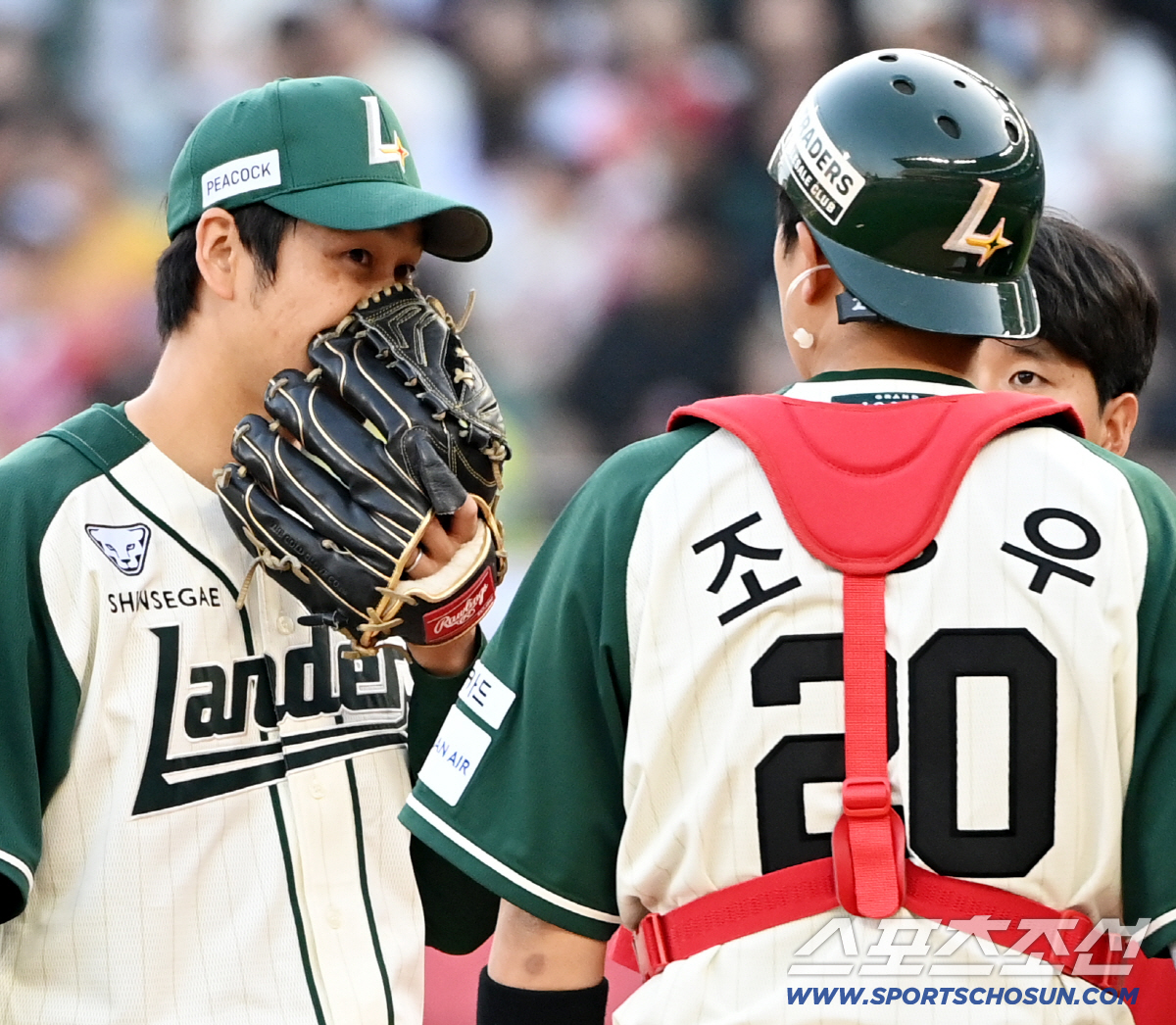 1일 인천SSG랜더스필드에서 열린 롯데와 SSG의 경기. 6회초 타케다가 투구 도중 몸의 이상을 호소하며 마운드를 내려가고 있다. 인천=허상욱 기자 wook@sportschosun.com/2026.05.01/