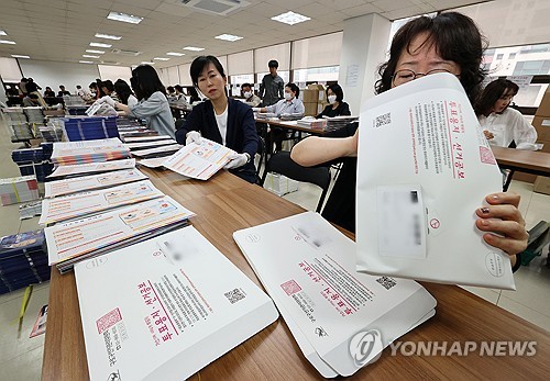 [생각해봅시다] ② 나무 21만 그루 분량 공보물, 10명 중 1명만 정독
