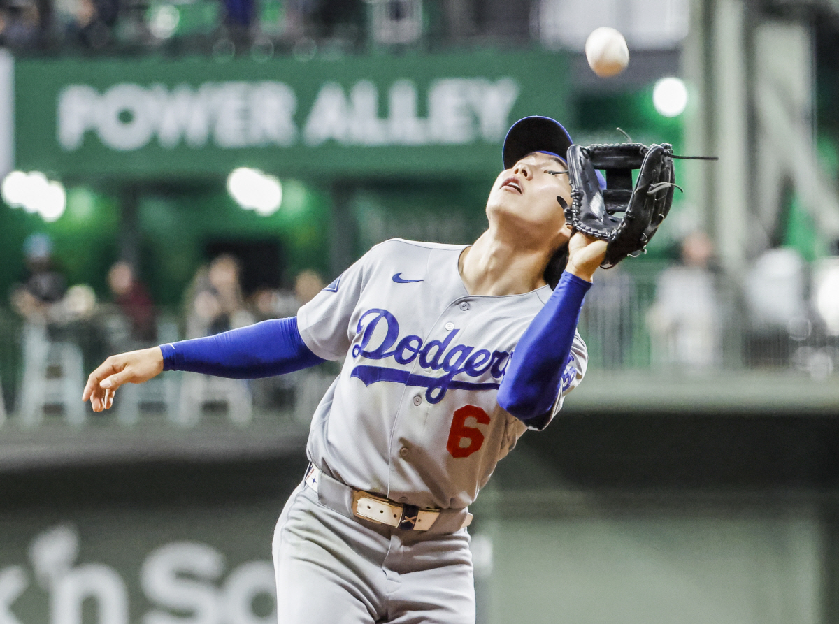 Los Angeles Dodgers shortstop Hyeseong Kim catches a pop fly ball hit by Milwaukee Brewers center fielder Jackson Chourio in the sixth inning of the MLB game between the Los Angeles Dodgers and the Milwaukee Brewers at American Family Field in Milwaukee, Wisconsin on Friday, May 22, 2026. Photo by Tannen Maury/UPI