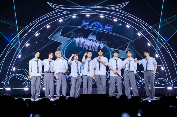 팬미팅인데도 18만 캐럿 집결…세븐틴, 日 도쿄˙오사카 돔 꽉채웠다