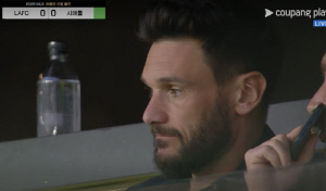 '와, 진짜 어떻게 하냐' 부상 OUT→관중석 위고 요리스, 안타깝고도 답답한 표정 포착…LA FC, 힘겹게 연패 탈출