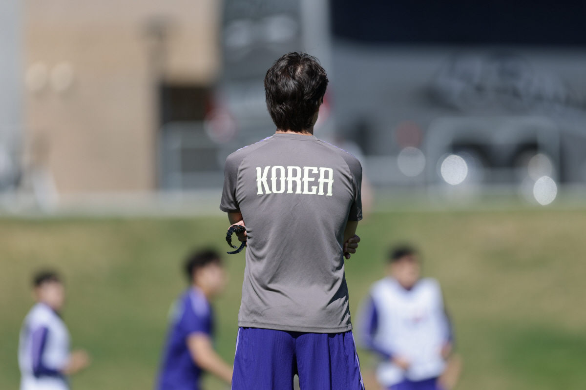 유트사커필드(유타 솔트레이크시티, 미국)/ 2026 FIFA 북중미 월드컵/ 남자A대표팀/ 훈련/ 홍명보 감독/ 시계/ KOREA/ photo by Donghyuk Kwak