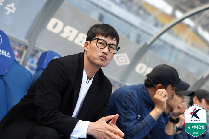 [현장 인터뷰]"구더기 무서워서 장 못 담글까" 이정효 수원 감독이 속담을 꺼낸 이유는? "걱정 보다는 그냥 시도하려 한다"