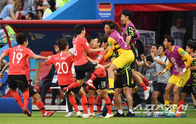 '분해된 전차' 독일은 그날 손흥민을 죽어도 잊지 못한다…韓 '카잔의 기적' 월드컵 대이변 10선에 선정→'북중미에서도 부탁해!'