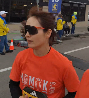 러닝의 즐거움 찾고, 이제는 세계 마라톤까지! "걸어도 되니까 시작해 봐" '시각장애인 러너' 이민규-홍은녀 부부는 오늘도 달린다