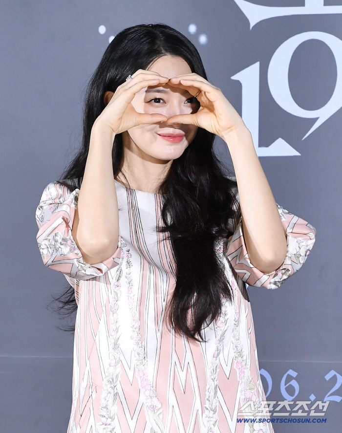 [SC현장]"시력 잃는 새 경험"….'눈동자' 신민아, '로코퀸'에서 '스릴러 퀸'으로(종합)