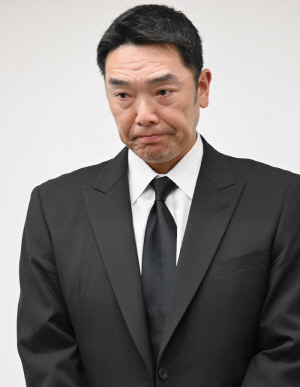 [오피셜]'미성년 딸 폭행 체포' 아베 감독 전격 사퇴 "폐 끼쳤다"…巨人, 초유의 대행 체제
