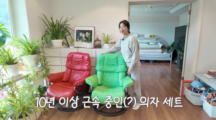 황정음, 10년 넘은 신혼 가구 아직도 쓰는 '짠한' 속사정…"비싸서 못 버려"