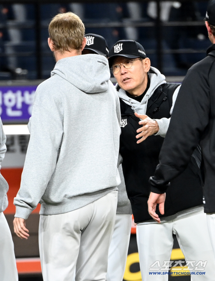 "빗속 7이닝 완벽투 빛났다!" 투수 장인이 모처럼 크게 웃었다…"최원준 멀티포 축하" [승장]