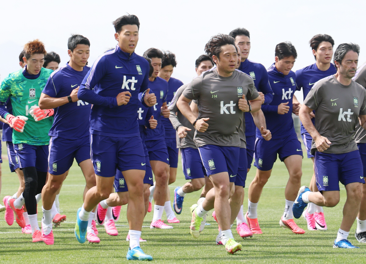 대표팀 합류한 캡틴 (헤리먼[미국 유타주]=연합뉴스) 신준희 기자 = 26일(현지시간) 오후 미국 유타주 헤리먼에 위치한 자이언스뱅크 트레이닝센터에서 축구 국가대표팀 손흥민과 황희찬, 조규성 등 선수들이 훈련을 하고 있다. 2026.5.27 hama@yna.co.kr(끝)