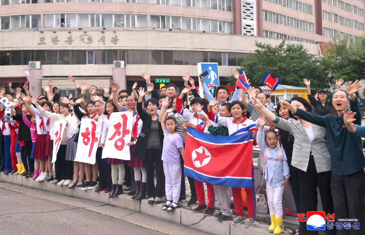 (평양 조선중앙통신=연합뉴스) 2025-2026 아시아축구연맹(AFC) 여자선수권보유자연맹전에서 우승한 북한 내고향팀 선수들이 지난 26일 귀국했다고 조선중앙통신이 27일 보도했다.