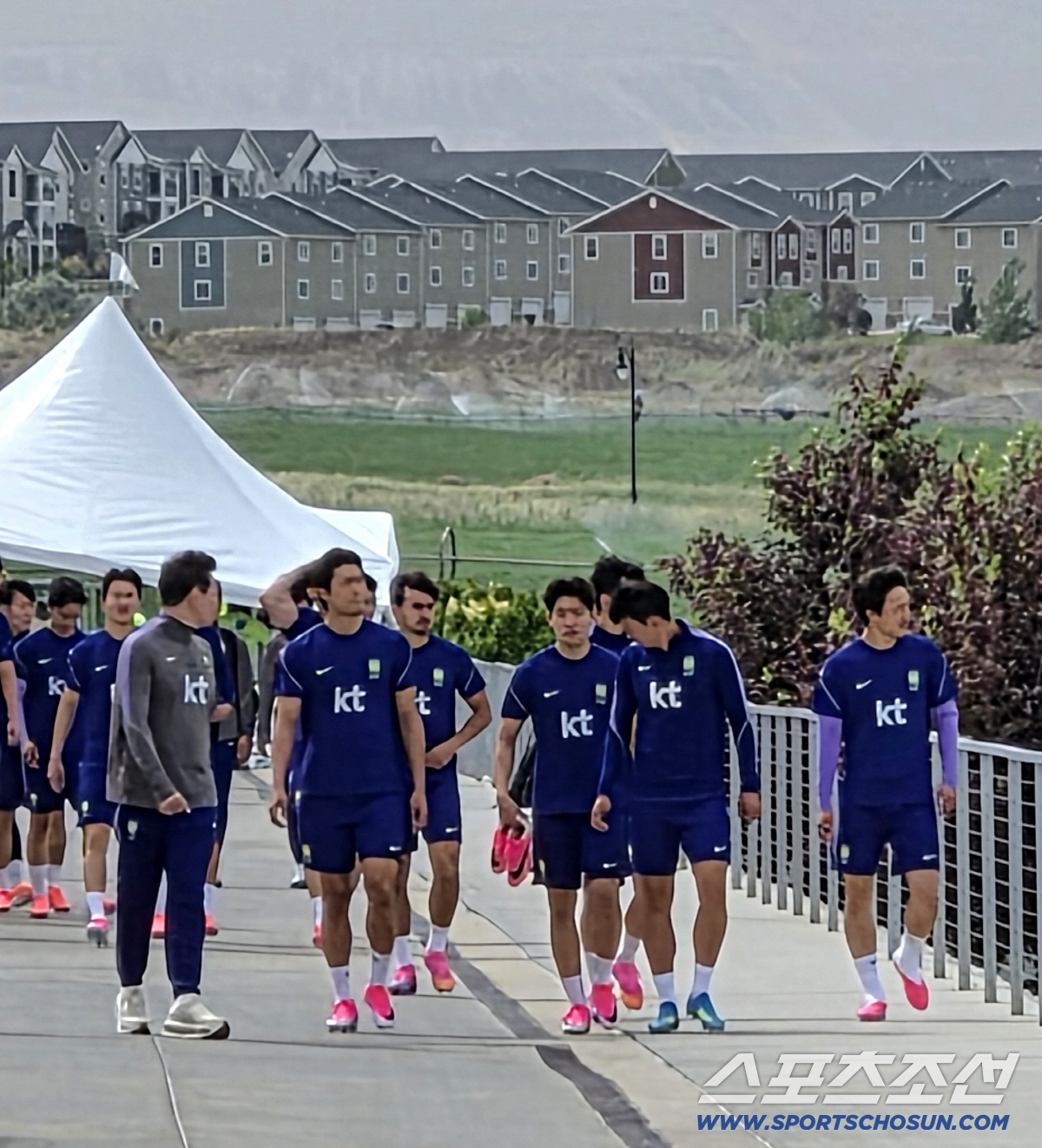 핑크 사이에 블루. 사진(미국 헤리먼)=윤진만 기자 yoonjinman@sportschosun.com