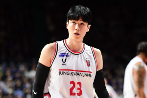 [단독]'불꽃슈터' 전성현, '람보슈터(문경은)' 품에 안긴다…FA 협상에서 '정관장→KT'로 압축, 최종 조율 남겨둬