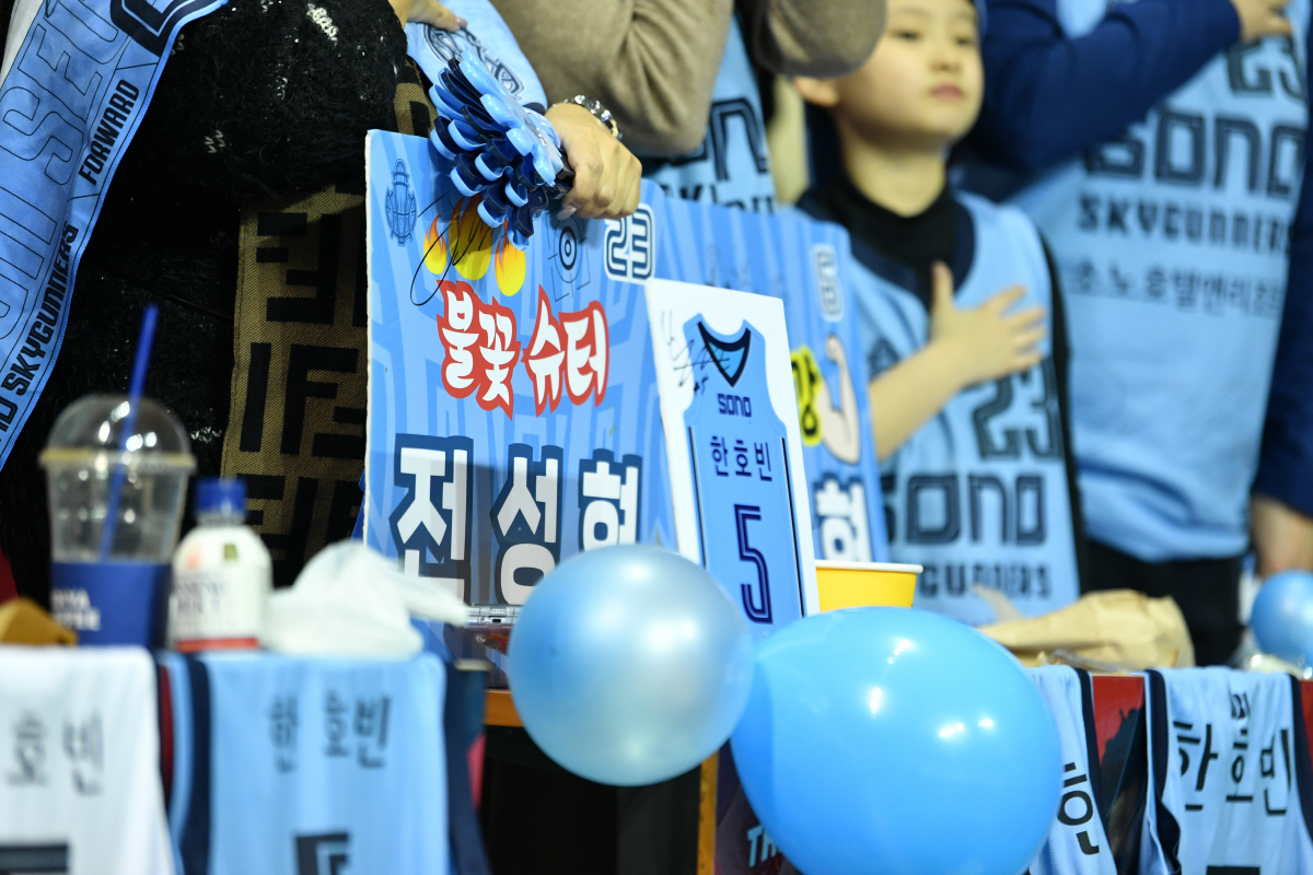 [단독]'불꽃슈터' 전성현, '람보슈터(문경은)' 품에 안긴다…FA 협상에서 '정관장→KT'로 압축, 최종 조율 남겨둬