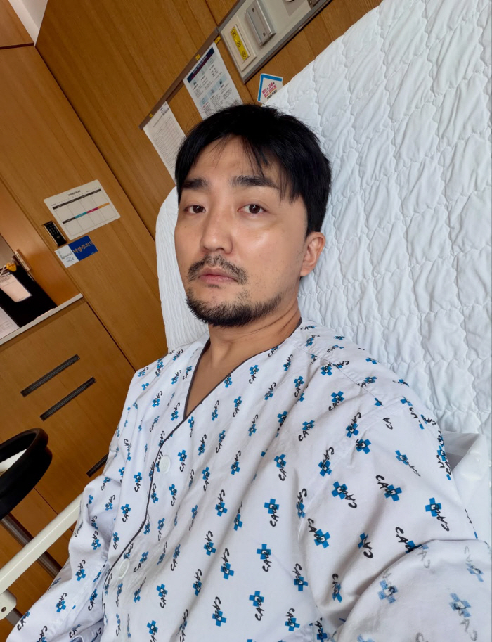 유병재, 담낭절제술 후 수척해진 얼굴…병원복 입고 전한 근황