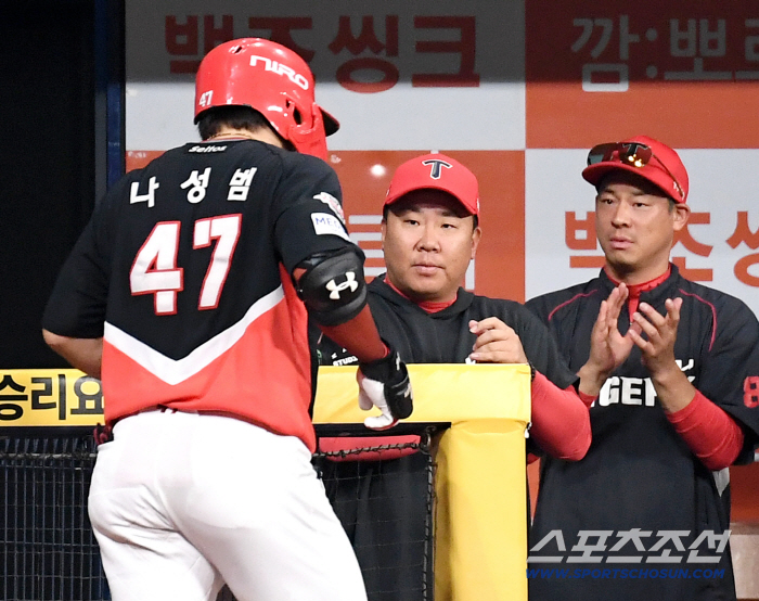쾅!쾅!쾅!쾅! 홈런포 미쳤다…'네일 7이닝 QS+' KIA, 키움 잡고 5연승 행진 [고척 리뷰]