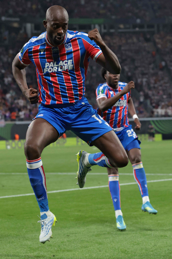'EPL 대단하다' 유로파에 이어 컨퍼런스리그까지 챔피언 등극, 마테타 결승골! 크리스털 유럽대회 첫 우승, 라요 1-0 제압..글라스너 감독과 작별