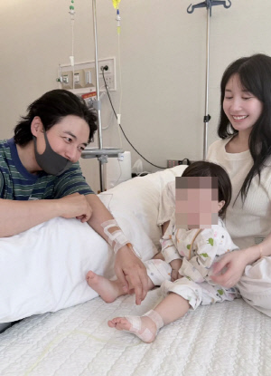 "루희 아팠다" 이지훈, 유난 육아 논란 입장…그냥 SNS를 그만하면 될걸[SC이슈]