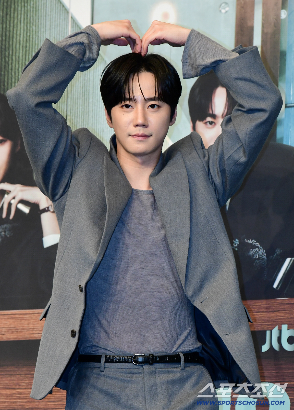 28일 서울 신림동 더링크호텔에서 JTBC 토일드라마 '신입사원 강회장' 제작발표회가 열렸다. 포즈를 취하고 있는 이준영. 신림동=송정헌 기자 songs@sportschosun.com/2026.05.28/