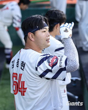 롯데 3연패 탈출 도전! LG전 라인업 떴다 → 신예거포 김동현 5번타자 렛츠고! [부산 현장]