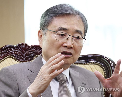(서울=연합뉴스) 안정원 기자 = 조현 외교부 장관이 28일 서울 종로구 정부서울청사 별관 외교부에서 열린 연합뉴스와 인터뷰에서 정부가 2018년 북미 정상회담 장소를 제공한 싱가포르를 통해 북한에 정부의 대북 정책을 설명하고 대화하자는 메시지를 보냈다고 밝히고 있다. 2026.5.29 jeong@yna.co.kr